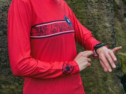 'Rouge Runner' Long sleeved running t-shirt image 4