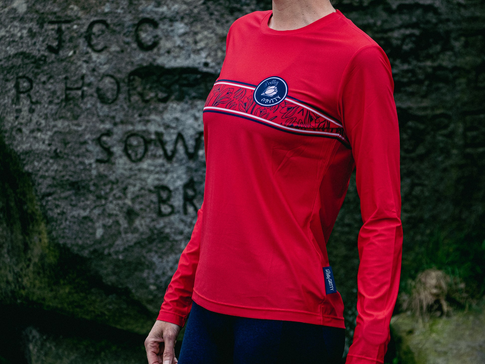 'Rouge Runner' Long sleeved running t-shirt image 5