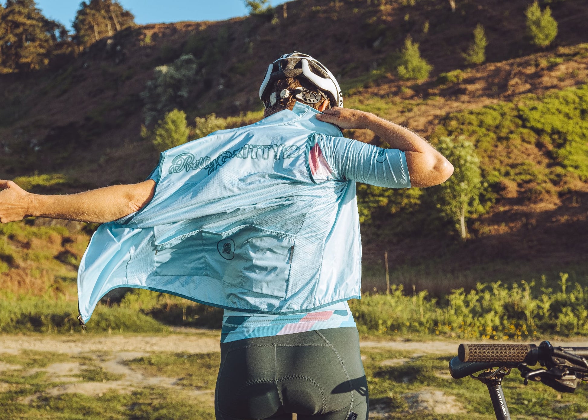 Mint windproof cycle gilet image 3